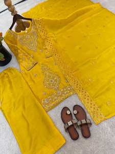 Traje de diseñador Hania Aamir Pharsi, conjunto de palazzo de seda de pierna ancha y corte ajustado, con bordado intrincado de Zari y lentejuelas, de lujo, pakistaní, para fiesta. - Product Image 5