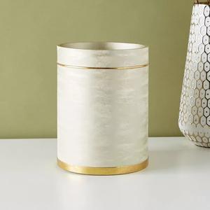 Cubo de basura con acabado metálico elegante y personalizable al por mayor, que aporta un aspecto moderno y profesional a cualquier entorno. - Product Image 3