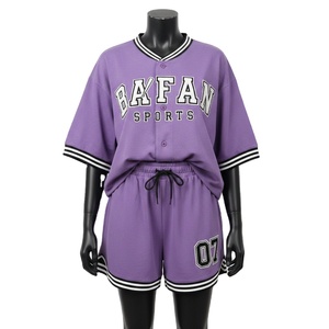 Conjunto de Camiseta y Pantalones Cortos de Béisbol para Mujer, Tela Interlock de Poliéster GSM, Color Morado, Logotipo Personalizado en Tackle Twill, Conjuntos Femeninos 100% Algodón - Product Image 1