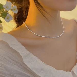 Collier en argent S925 plaqué or de haute qualité avec perle d'eau douce, design polyvalent avec chaîne simple, produit de niche haut de gamme - Product Image 1