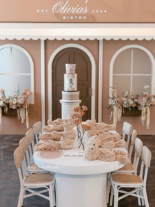 Chaises en rotin faites à la main pour enfants, idéales pour la location événementielle, mariages, anniversaires, baby showers, cabines photo et la décoration de lieux de fête. - Product Image 1