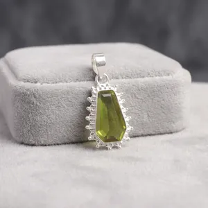 Bijoux en laiton plaqué argent avec pierre de péridot sertie en clos, forme cercueil, design classique, faits à la main, vente en gros pour femmes - Product Image 3