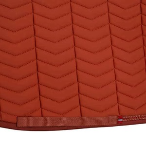 Tapis de selle personnalisé en satin confortable pour le saut anglais – Équipement d'équitation pour chevaux - Product Image 3