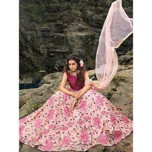 Lehenga choli ตาข่ายปักด้ายสีชมพูสวยงามเครื่องแต่งกายทำงานหรูหราสำหรับเจ้าสาว - Product Image 3