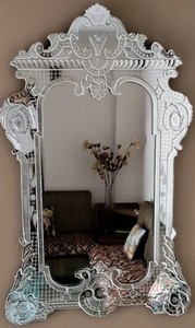Espejo Veneciano Decorativo Premium con Motivos Florales Grabados a Mano, Bordes Biselados y Diseño Clásico Sofisticado para Decoración de Pared - Product Image 1