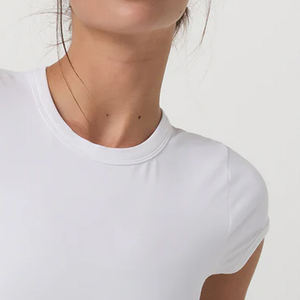 Camiseta de Cuello Redondo para Mujer, Diseño Elegante, Tela Suave y Transpirable, Diseño Básico Informal, Corte Ajustado para Mayor Comodidad, con Logotipo - Product Image 4