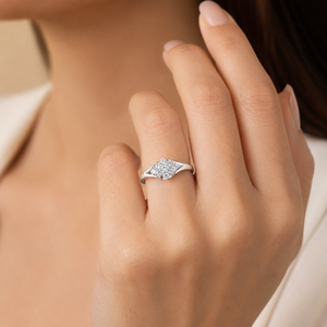 Bague en or blanc 14 carats avec diamants ronds réels de 0,30 TCW |   Bijoux fins pour femmes, cadeau de fiançailles, de mariage ou d'anniversaire - Product Image 3