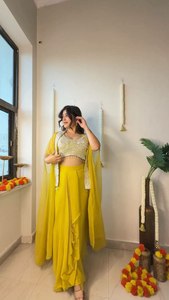Nouveau super succès, costume Salwar de style Koti avec broderie unique, travail de pierres et de perles, motif spécial Haldi, pour la mariée et les filles - Product Image 3
