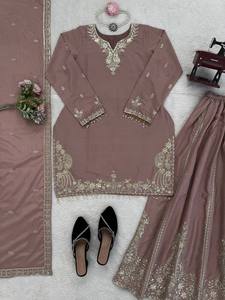 Conjunto Sharara de Seda Rosa con Bordado de Hilo y Lentejuelas, Kurti, Dupatta, Salwar Kameez, Traje para Bodas y Fiestas para Mujer - Product Image 4