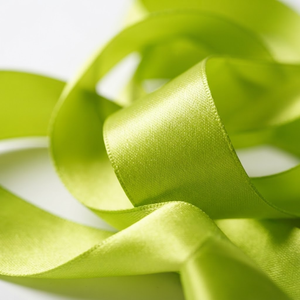 Ruban satin uni vert lime 6 mm, vente directe usine, 20 rouleaux x 8 mètres, pour mariages printaniers, étiquettes cadeaux, décoration de jardin, vente en gros - Product Image 3