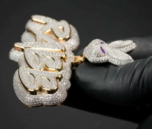 Pendentif Lapin Iced Out en Moissanite, Bijou Hip Hop, Pendentif Lapin Argenté avec Accent Pierre Violette - Product Image 1