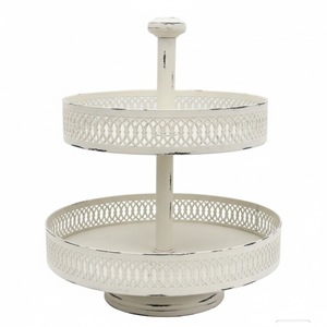 Soporte de Metal de 3 Niveles para Pasteles, Diseño Vintage con Borde Festoneado, Acabado en Bronce Envejecido, Bandeja para Servir Cupcakes y Postres - Product Image 3