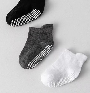 Chaussons d'hiver tricotés pour bébés et tout-petits, antidérapants, solides, sans coutures, pour intérieur, avec possibilité de traitement d'échantillons et de dessins sur mesure. - Product Image 5