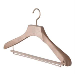 Percha de madera moderna para exhibir ropa de lujo en boutiques, hoteles y elegantes armarios domésticos - Product Image 1