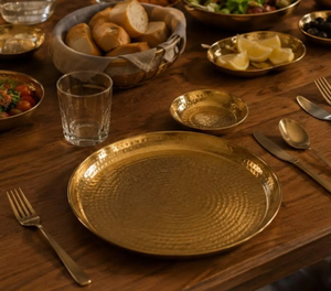 Plateaux de service en métal doré pour services de traiteur d'événements spéciaux et présentation élégante de buffet avec une qualité supérieure - Product Image 4