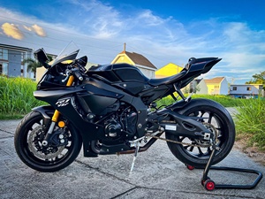 Motocicleta Deportiva Ya-m@ha R1 Negra Usada en Buen Estado, Carenado Completo, Carreras en Calle, 600-1000cc, >80km/h, Uso en Carretera - Product Image 3