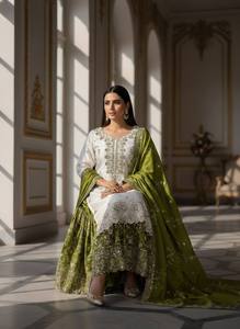 Kurta brodée blanche avec dupatta vert, tenue ethnique traditionnelle indienne et pakistanaise pour femmes, coupe régulière, toutes saisons - Product Image 2