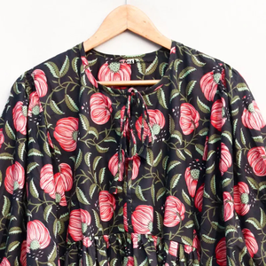 Belle robe en coton à motifs floraux, imprimée à la main, pour un usage décontracté. - Product Image 2