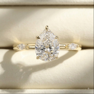 Anillo Clásico LILABA ENTERPRISE para Mujer, Oro Amarillo de 18K, 1.00 CT, Corte Pera, Piedras Laterales con Diamantes Cultivados en Laboratorio, 4 g, Certificado IGI - Product Image 4