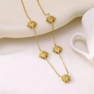 Conjunto de Joyas con Flores para Mujer, en Acero de Titanio Resistente al Agua y al Deslustre, con Revestimiento de Oro Real de 18K PVD - Product Image 4