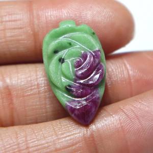 พลอยรูบี้โซไซต์แกะสลักทรงคาโบชอง พลอยรูบี้แกะสลักทำมือ ผิวเรียบ หินหลวม ขายส่ง สำหรับอัญมณีทำเครื่องประดับ - Product Image 1