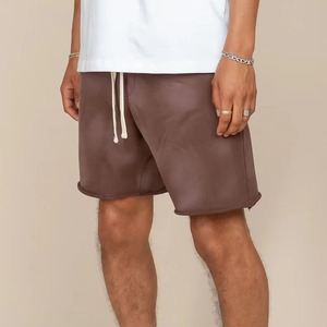 Encuentra pantalones cortos de chándal de algodón 100% para hombre con bolsillos, diseño liso, de felpa, para gimnasio, uso casual, descanso y entrenamiento. - Product Image 3