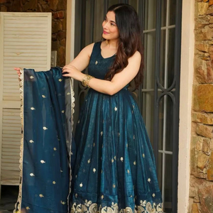 手工制作的现代民族风重磅乔其纱亮片装饰沙拉拉长裤，适合冬季、春季、夏季、秋季、排灯节、派对、婚礼。 - Product Image 1