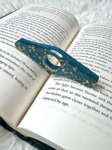 Soporte de Resina Hecho a Mano para Páginas de Libro, Lector de Pulgar y Dedo |   Herramienta de Lectura con una Sola Mano para Libros y Revistas - Product Image 6