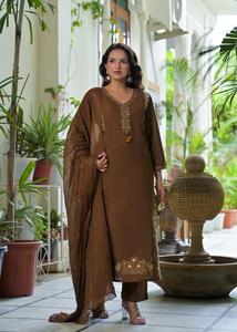 Ensemble Salwar Kameez en Coton Marron Longueur Ras du Sol avec Broderies et Dupatta – Tenue Ethnique Traditionnelle pour Femme Inde Pakistan Décontractée - Product Image 4