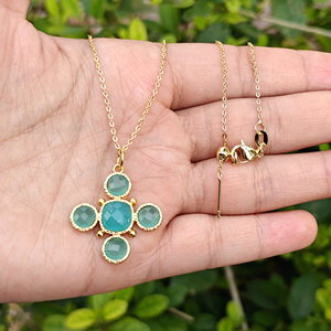 Collar con Colgante de Calcedonia Aqua Vintage Católico Inspirado en la Fe, Motivo de Cruz, Latón Sólido Texturizado, Chapado en Oro, Ajustable, a la Moda - Product Image 4