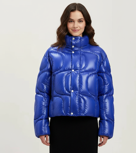 Chaqueta de Invierno para Mujer de Piel de Oveja Genuina Marrón, Cuello Camisero, Logotipo Frontal, Reversible, Ecológica, Calefactable, Resistente al Viento y Cálida - Product Image 4