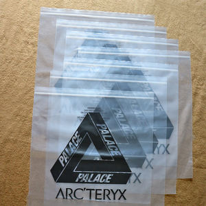 กระเป๋าซิปใส่เสื้อผ้าเป็นมิตรกับสิ่งแวดล้อมที่ออกแบบมาเพื่อปกป้องเครื่องแต่งกายพร้อมรองรับเป้าหมายด้านความยั่งยืนสำหรับการขายส่ง - Product Image 2