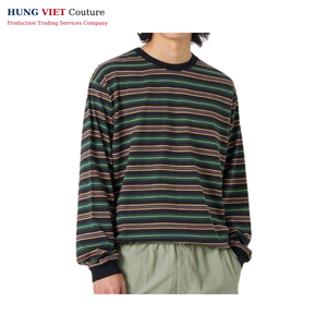 T-shirt surdimensionné à manches longues fabriqué au Vietnam vert olive style grunge - Product Image 1