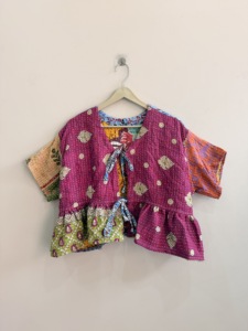 Top de Manga Corta con Volantes Kantha, Estilo Bohemio Hippie, Hecho a Mano en India - Product Image 2