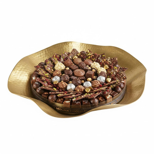 Bol à chocolat en forme de feuille dorée avec assortiment de chocolats pour service de fête, design moderne, en bois, finition polie - Product Image 6