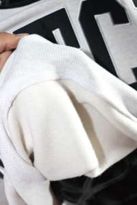 Sudadera MITCH ASH GREY con cuello alto, 100% algodón, con apliques bordados en NEGRO, cuello ancho, hilos finos. - Product Image 5