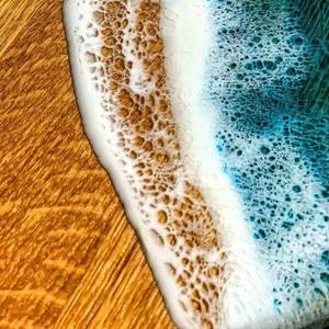 Plateau de service vague océanique en résine et bois, écologique, fait main, compatible lave-vaisselle, facile à nettoyer, art en résine, faible entretien, luxe - Product Image 2