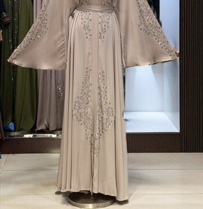 Abaya Modeste de Dubaï à Manches Longues Perlée et Pailletée, Traditionnelle, Faite à la Main, pour Mariage, en Polyester Respirant, Col en V – Grande Vente - Product Image 2