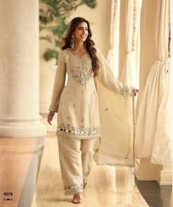 Traje Dhwaja Export Off White Vichitra de seda, listo para usar, con trabajo manual de espejo real. - Product Image 1