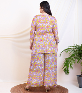 ชุดเซ็ตเสื้อครอปท็อปผ้าไหมผสมลายดอกไม้ DEEBACO พร้อมกางเกงขายาวทรง Palazzo สำหรับผู้หญิงไซส์พลัส สไตล์อินโดเวสเทิร์น | คอวีลึก - Product Image 5