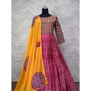 Magnifiques ensembles modestes, robe Anarkali et dupatta avec de vrais travaux de broderie à la main - Product Image 1