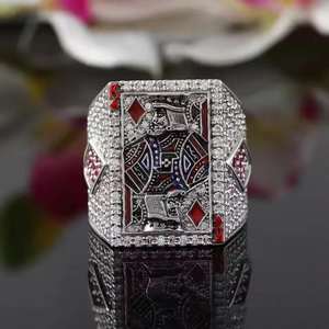 Anillo de lujo King Diamonds con diseño de cartas de póker, chapado en oro blanco con moissanita helada, joyería clásica de plata estilo Hip Hop para los que buscan atrevimiento. - Product Image 1
