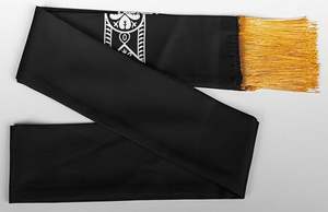 Vêtement liturgique moderne de haute qualité pour prêtre/célébrant, noir imprimé, brodé, durable, avec étole, personnalisable - Product Image 3