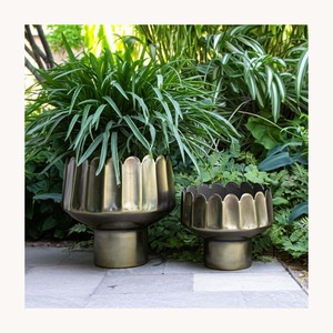 Maceta Decorativa de Metal Personalizada, Elegante y Moderna, para Decoración de Hogar, Jardín, Patio y Balcón - Product Image 1