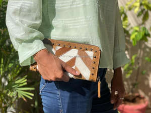 Bolso de mano con parche de piel de vaca para mujer, cartera elegante - Product Image 3