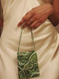 Sac à bandoulière brodé et perlé fait main avec un design élégant pour la mode de tous les jours - Product Image 6