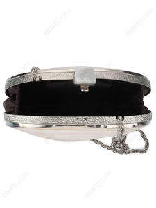 กระเป๋าคลัทช์ทรงวงรีเปลือกหอยธรรมชาติทำมือจากอินเดีย พร้อมกรอบเงินและตัวล็อคคริสตัล กระเป๋าสำหรับออกงานกลางคืนสไตล์ทะเล รับผลิตตามสั่ง (OEM) ส่งออก งานแฮนด์เมด - Product Image 3