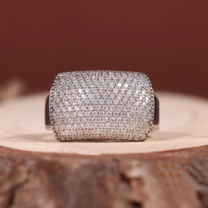 Anillo de boda para hombre con corte en racimo, anillo de compromiso de moissanita, diseño minimalista oculto, chapado en rodio, engaste pavé, anillo de plata de ley 925 - Product Image 1