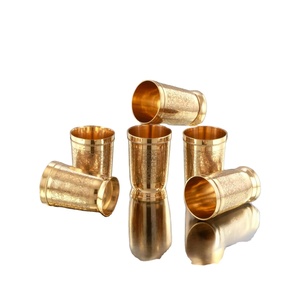 Verre à eau en cuivre avec design sculpté et finition noire antique royale brillante spécialement conçu pour les repas par Ambiance Lifestyle - Product Image 5