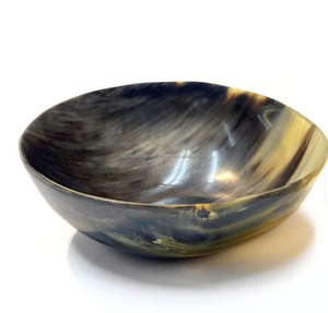 Tazón de Cuerno de Búfalo de Diseño Único, Hecho a Mano, Plato para Servir Natural, Vajilla Rústica para Mesa, Disponible para la Venta - Product Image 5